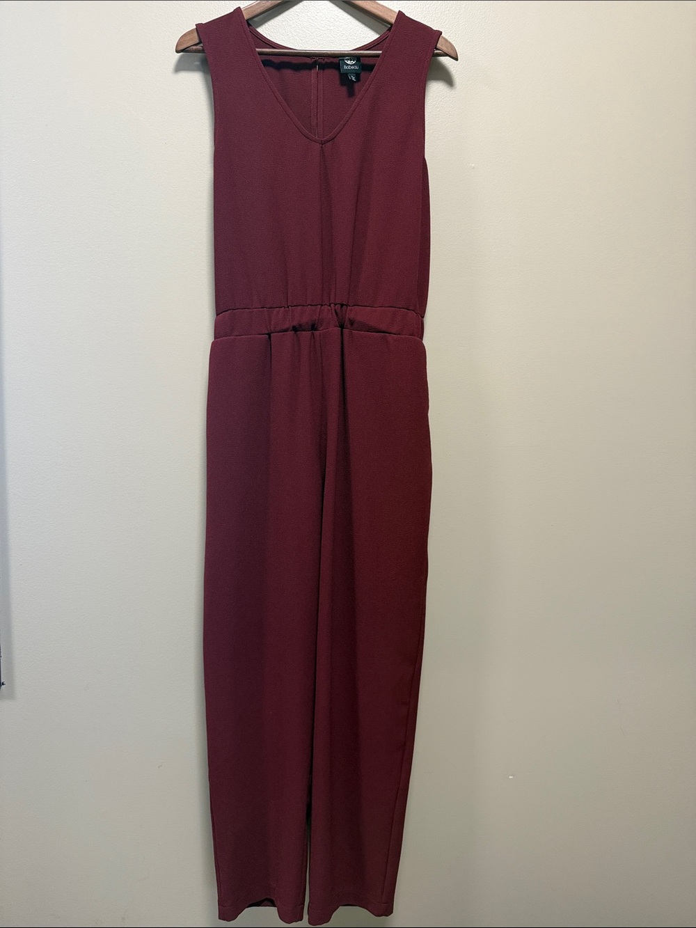 bobeau Sleeveless V-Neck Jumpsuit in Burgundy